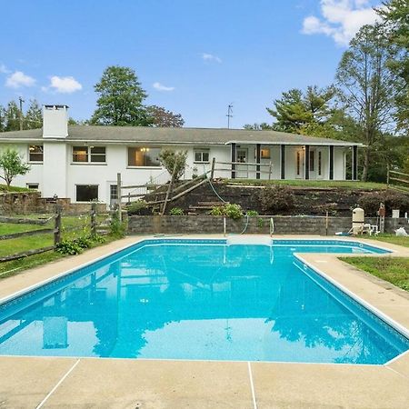 Comfort, Fun, & Charming - 5BR Oasis with Pool Coatesville מראה חיצוני תמונה